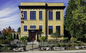 Kinn Guesthouse Bay View